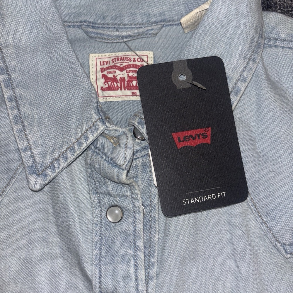 Levi's Essential Western Shirt Women Size Large Denim Standard Fit Pearl Snap - Picture 3 of 7